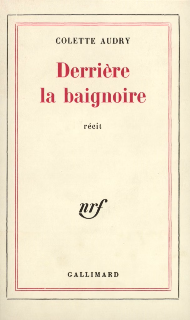 Derrière la baignoire